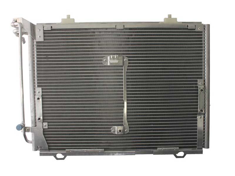 Chłodnica klimatyzacji - skraplacz do Mercedesa, TSP0225193, DELPHI w ofercie sklepu e-autoparts.pl 